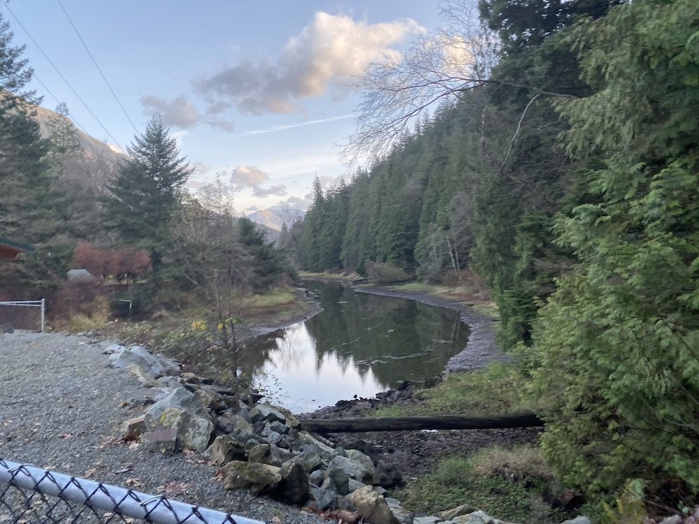 Фото Harrison Lake Hotel