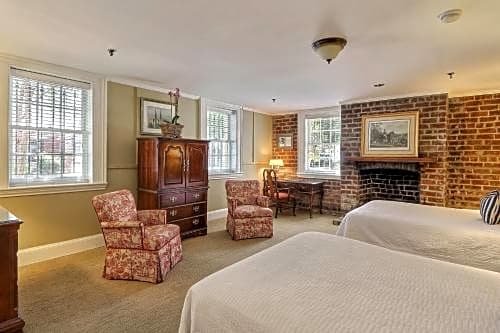 Фото The Presidents' Quarters Inn