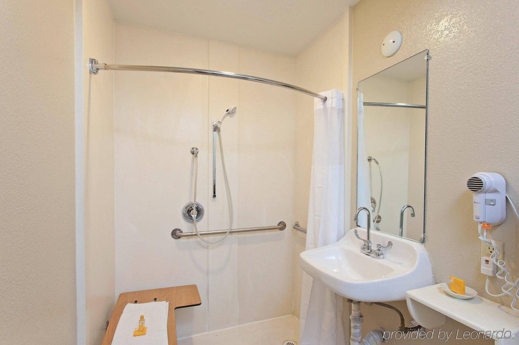 Фото La Quinta Inn & Suites by Wyndham Carlsbad - Legoland Area