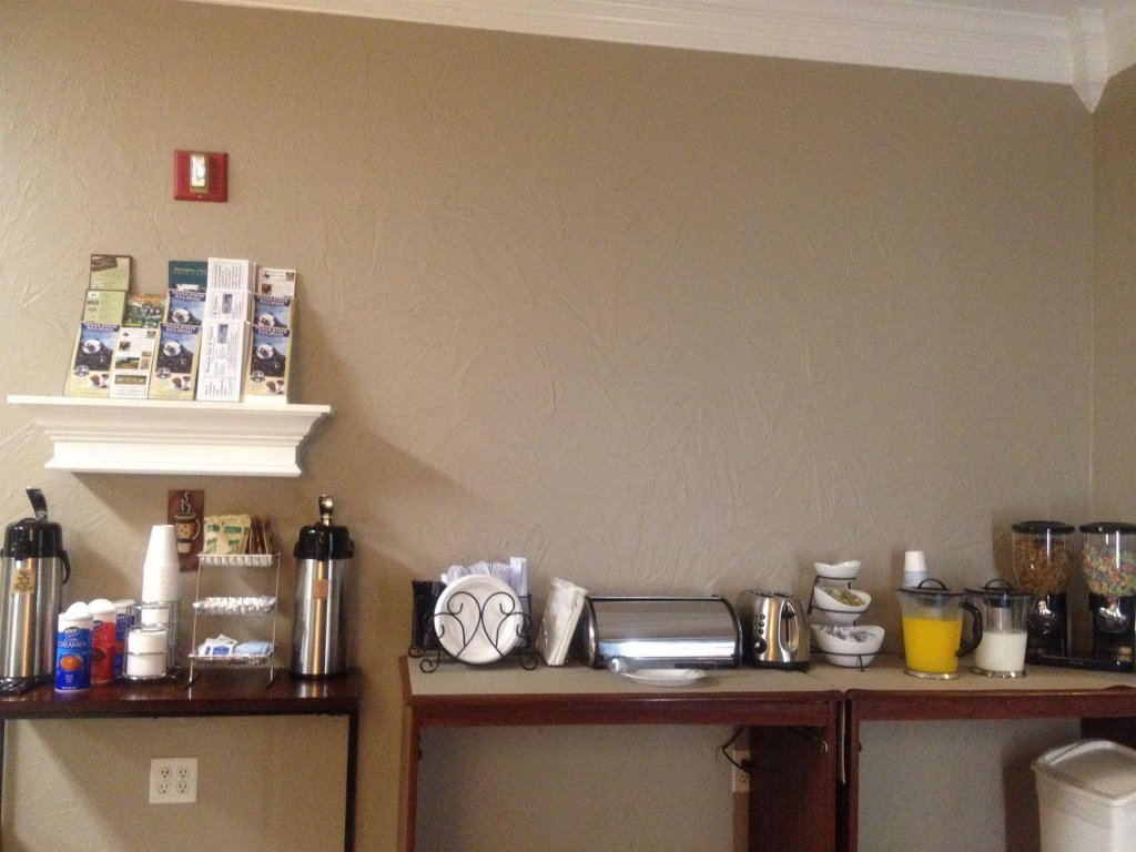 Фото Weston Inn & Suites