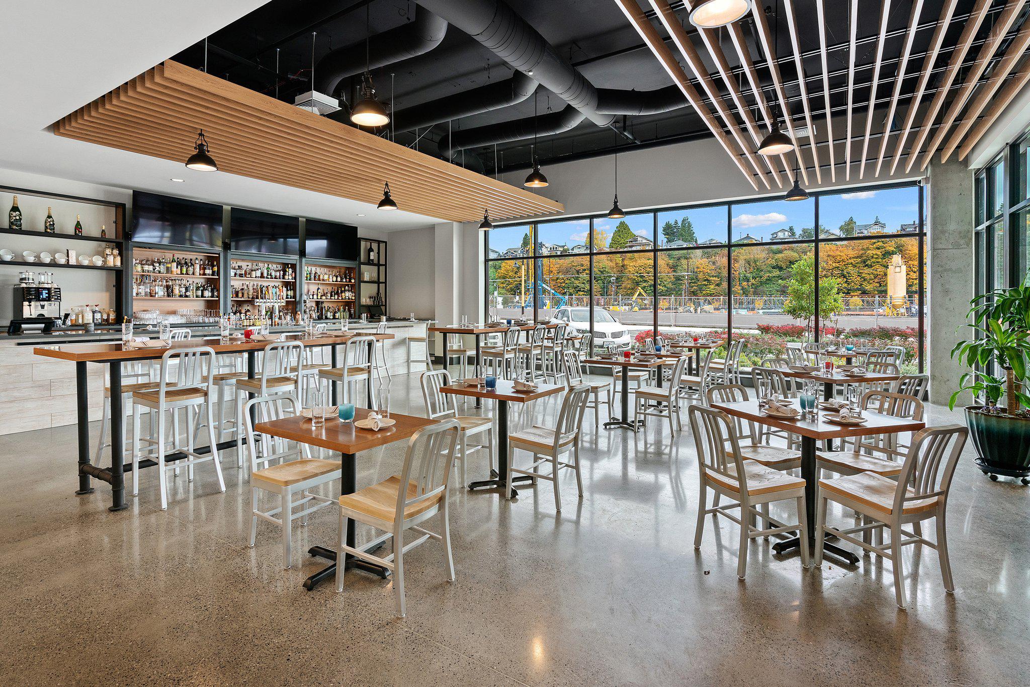 Фото Hotel Indigo Everett - Waterfront Place, an Ihg Hotel