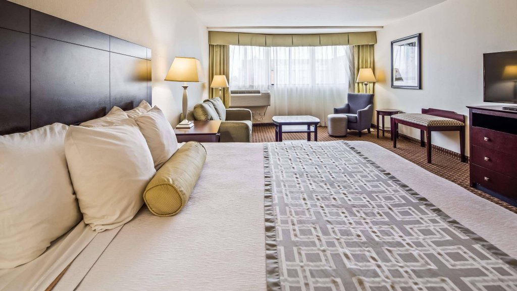 Фото Best Western Plus Philadelphia Airport S. At Widener Univ