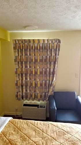 Фото Quality Inn & Suites Greenfield I-70