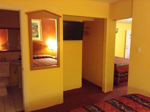 Гостиница Oceanside Inn and Suites в Оушенсайде
