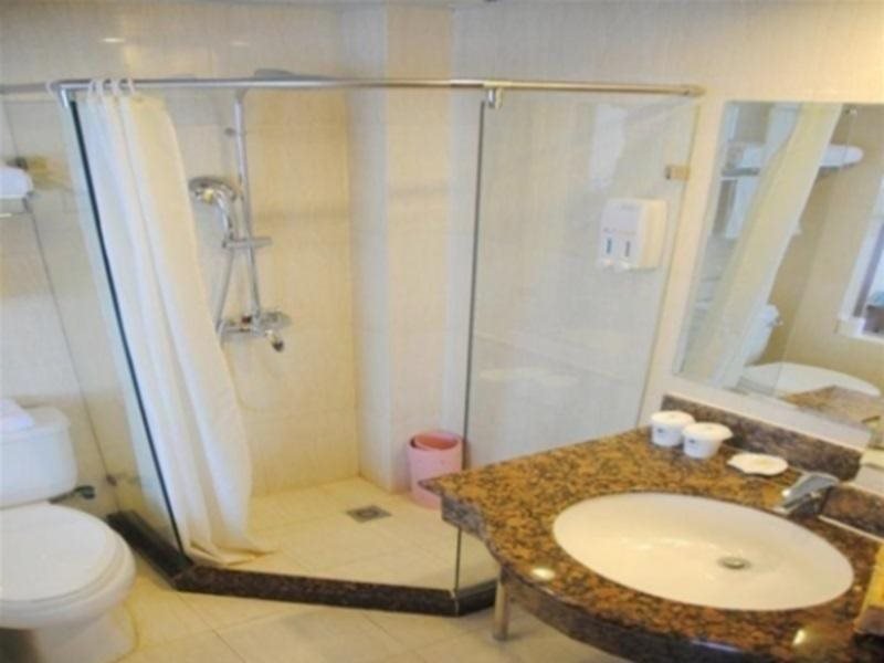 Фото GreenTree Inn Nantong Development Zone Central Avenue Hotel