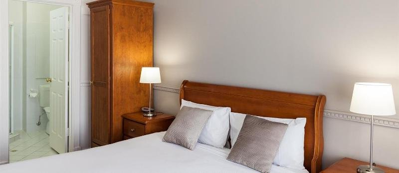 Фото Majestic Tynte Street Hotel