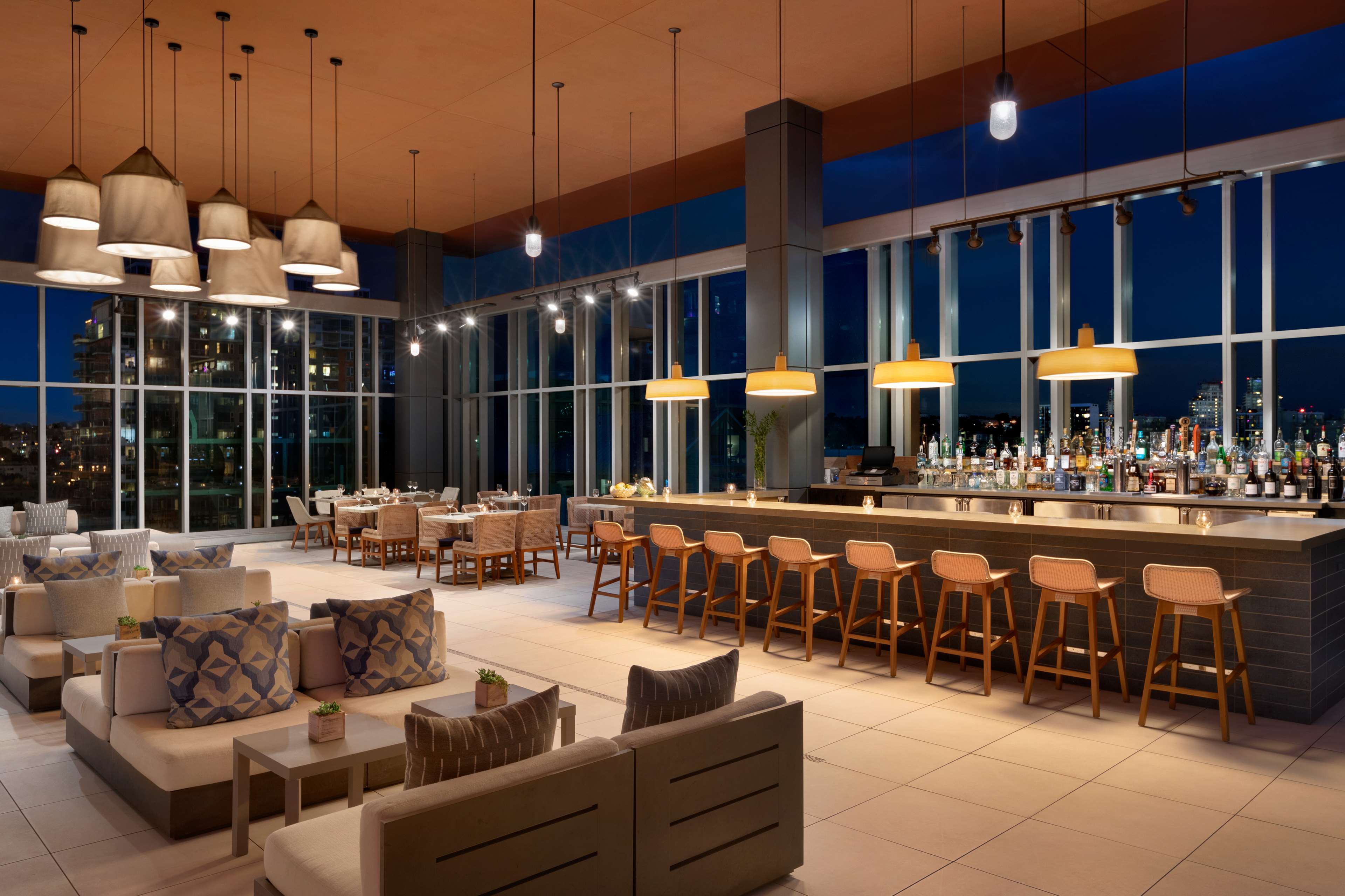 Фото Carte Hotel San Diego Downtown, Curio Collection by Hilton