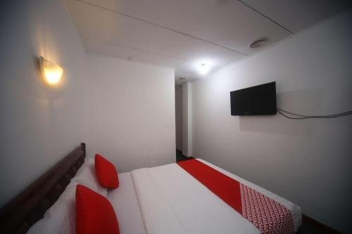 Фото Oyo 699 Plaza Hotel