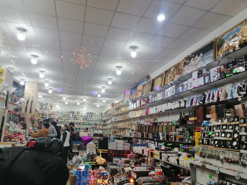 Sovg‘alar va yodgorliklar do‘koni Mir Podarkov, Toshkent, foto