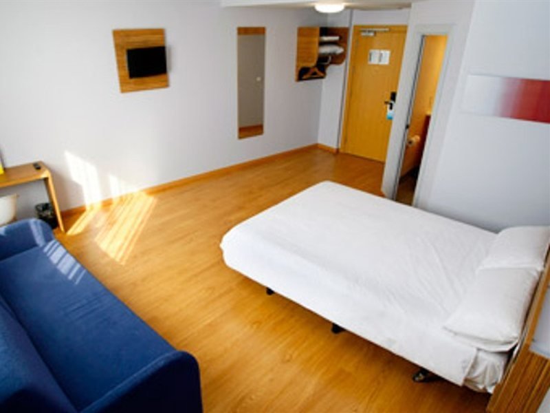 Фото Travelodge Barcelona Poblenou