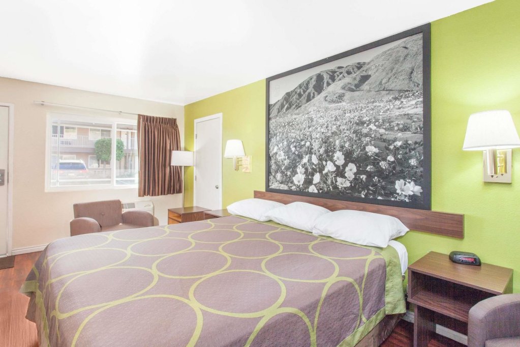 Фото Super 8 by Wyndham Los Angeles/Alhambra