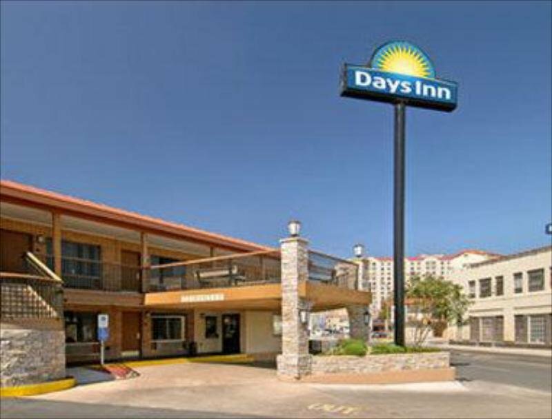 Гостиница Days Inn by Wyndham San Antonio Alamo/Riverwalk в Сан-Антонио