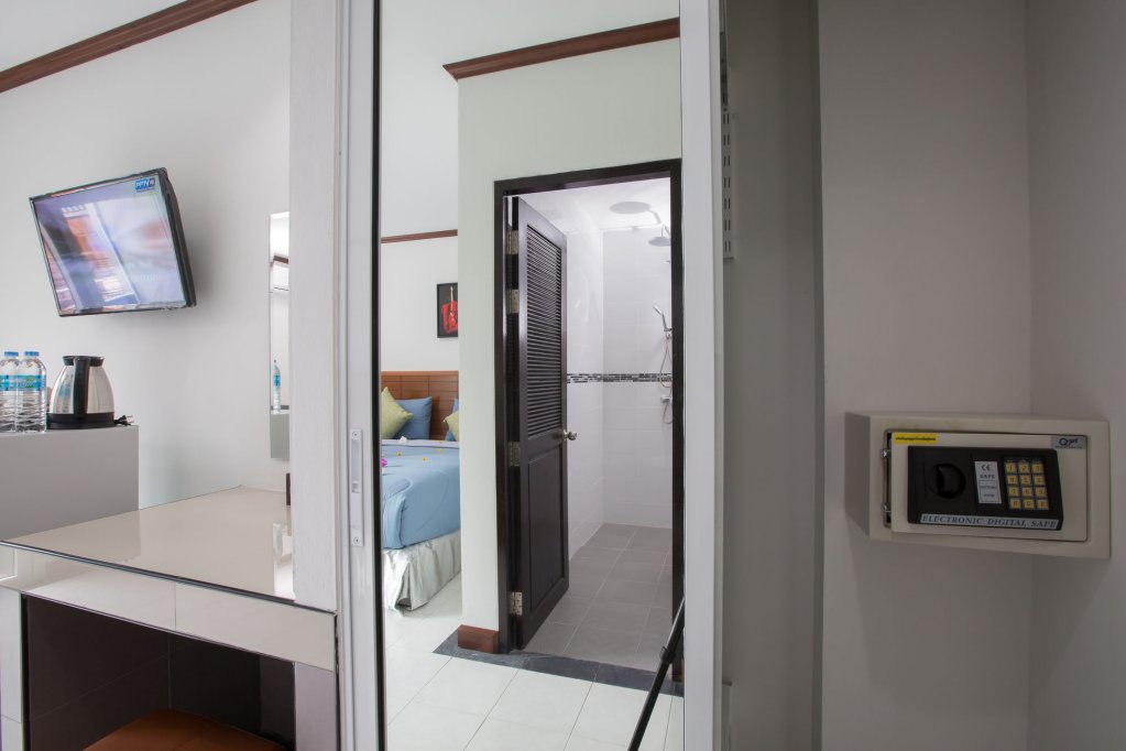 Фото Chusri Hotel