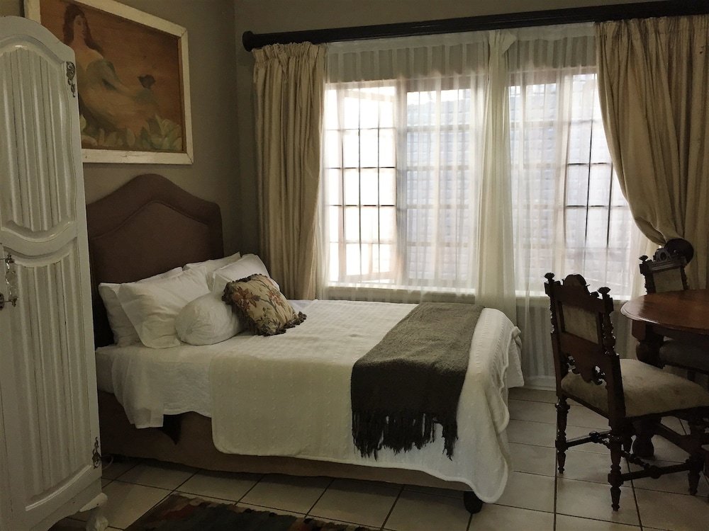 Фото Waterhouse Guest Lodges 202 Lawley Street