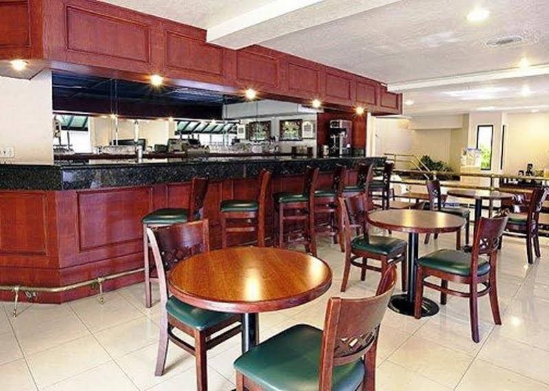 Фото Quality Inn & Suites Irvine Spectrum