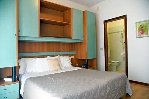 Фото Hotel Crystal