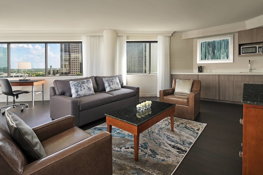 Фото Delta Hotels by Marriott Richmond Downtown