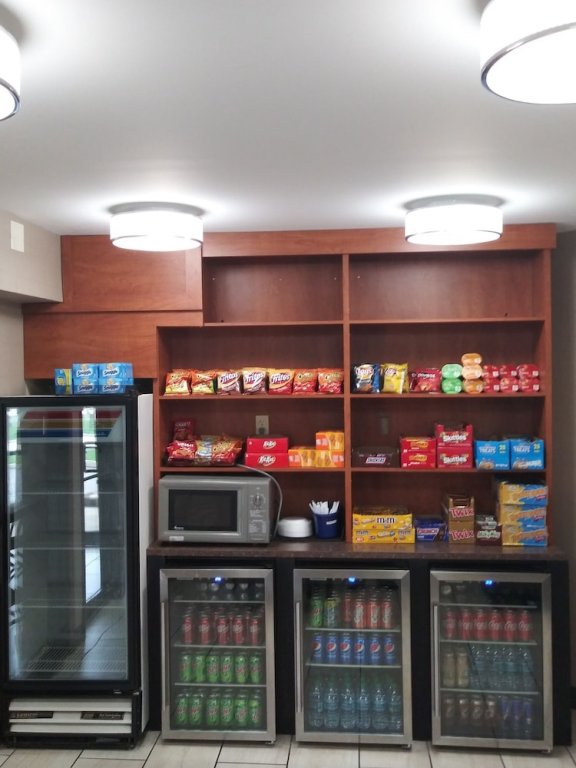 Фото Days Inn by Wyndham Middleburg Heights