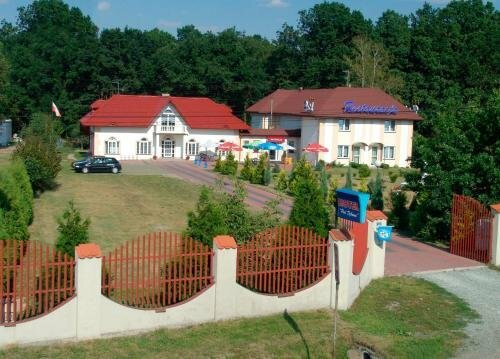 Гостиница Hotel Pod Dębami в Тушине