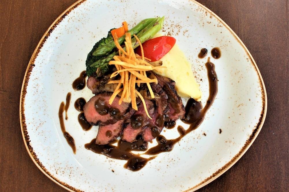 Фото Delta Hotels by Marriott Thunder Bay