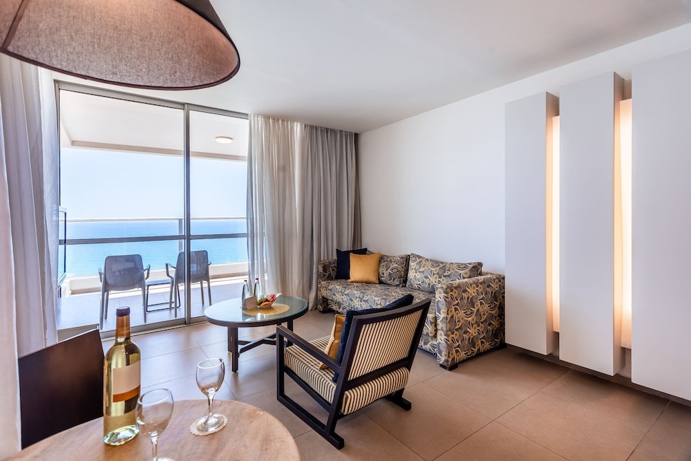 Фото Ramada Hotel & Suites by Wyndham Netanya