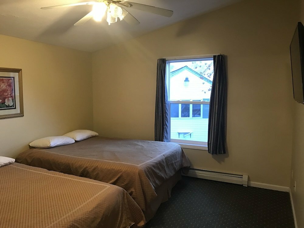 Hotel Exit 5 Motel & Cottages, Saco, photo