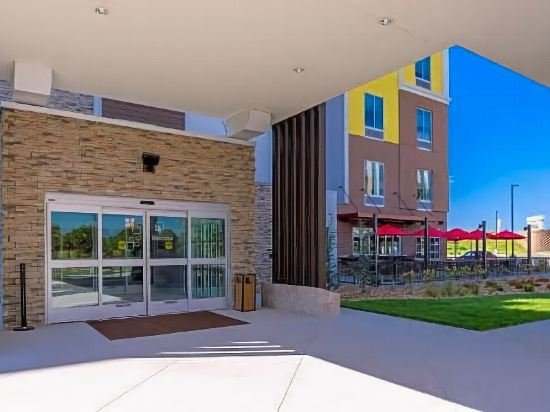 Фото Hilton Garden Inn Kansas City Airport