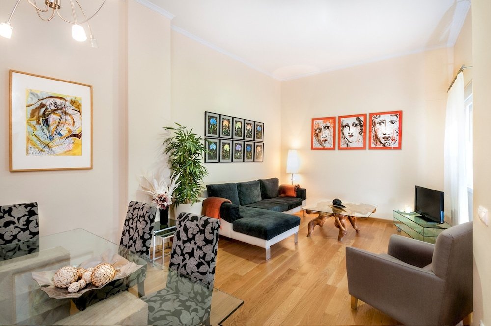 Фото Brand New 2 Bd Apartment Near Cathedral - Vinuesa II