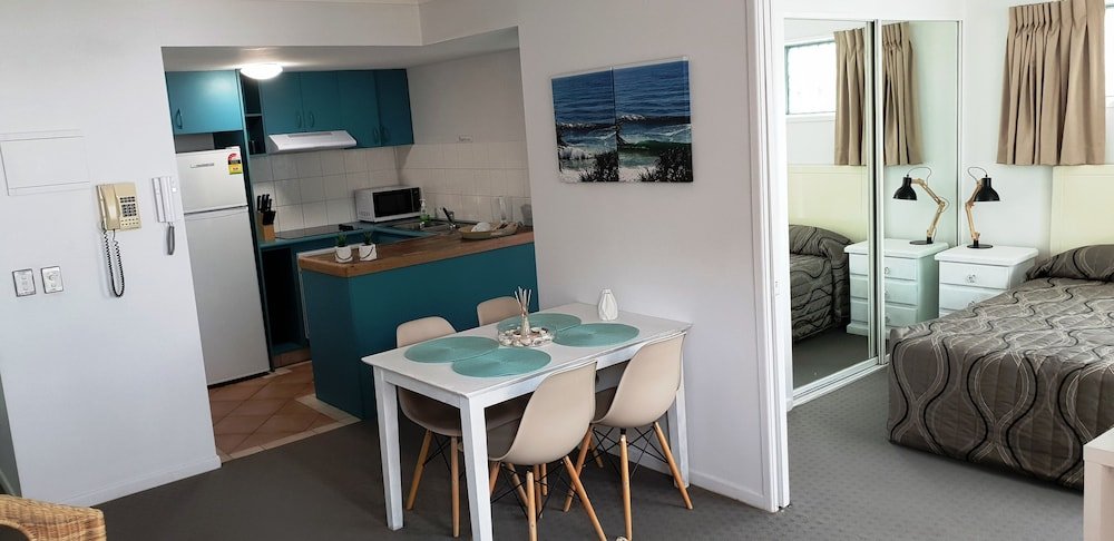 Фото Surfers Beach Resort 2