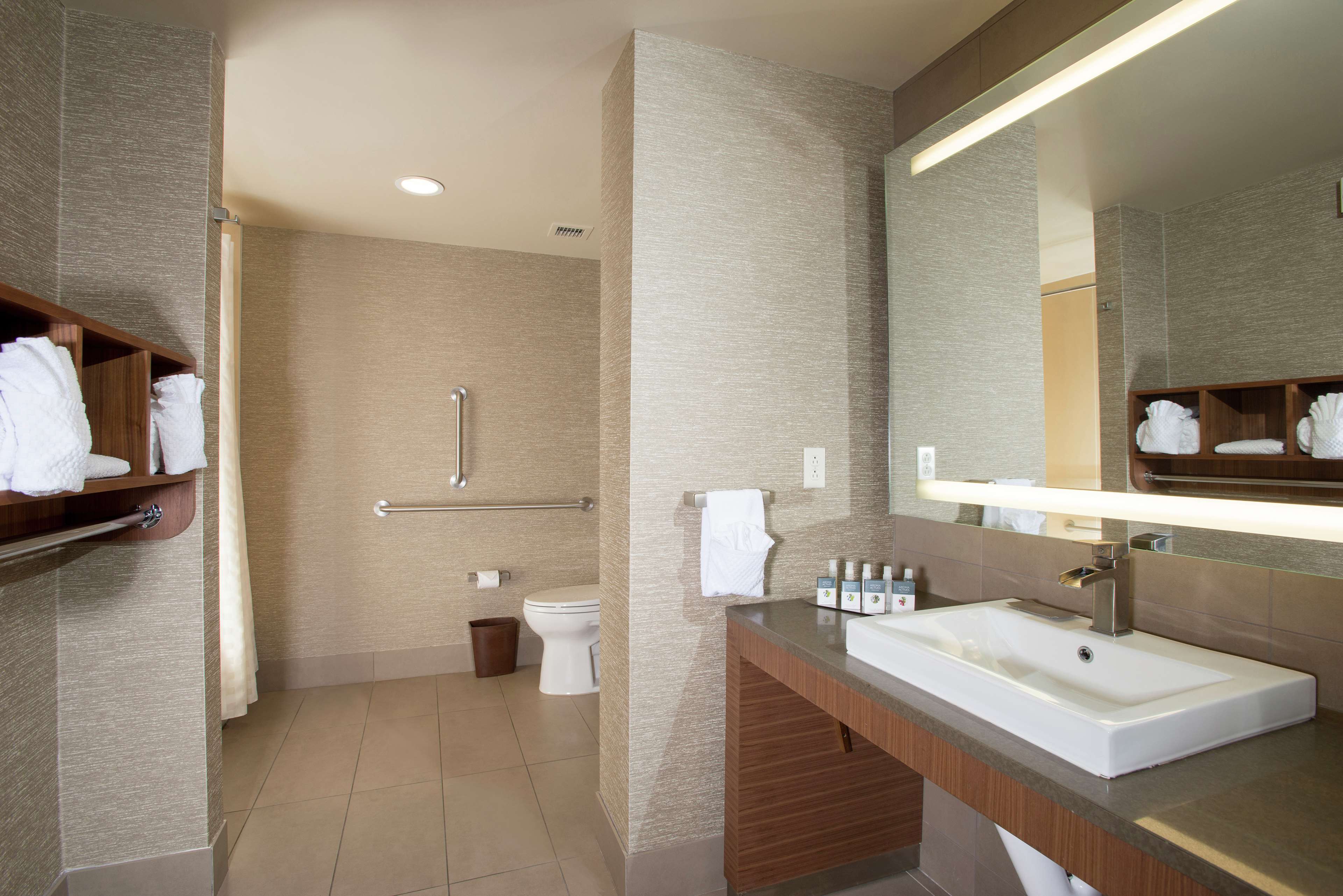 Фото The Broadway Columbia - a DoubleTree by Hilton