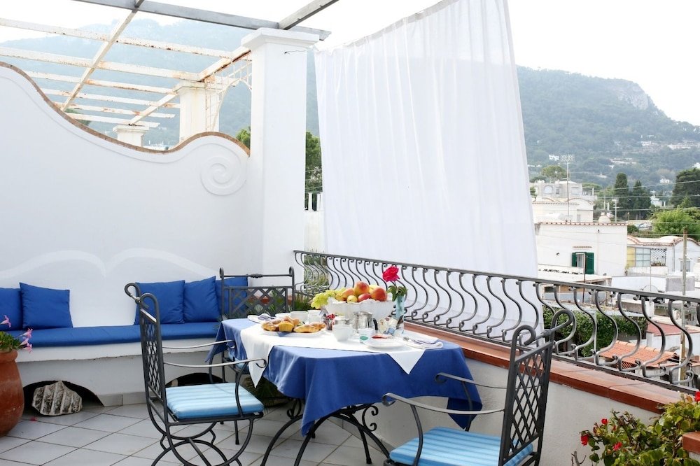 Фото La Ninfa Di Capri