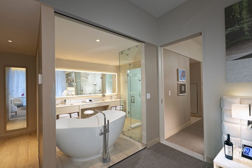 Фото Hall Arts Hotel Dallas, Curio Collection by Hilton