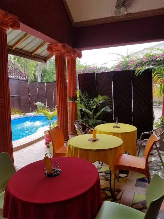 Фото Daniella Inn Hotel