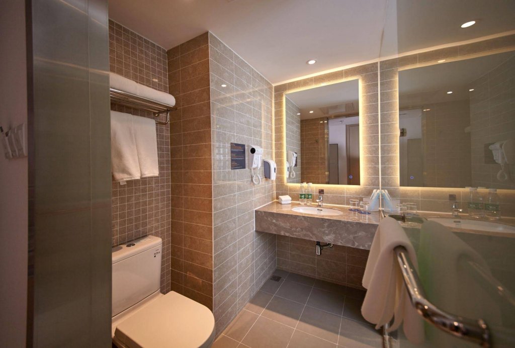 Фото Holiday Inn Express Shenyang Tawan