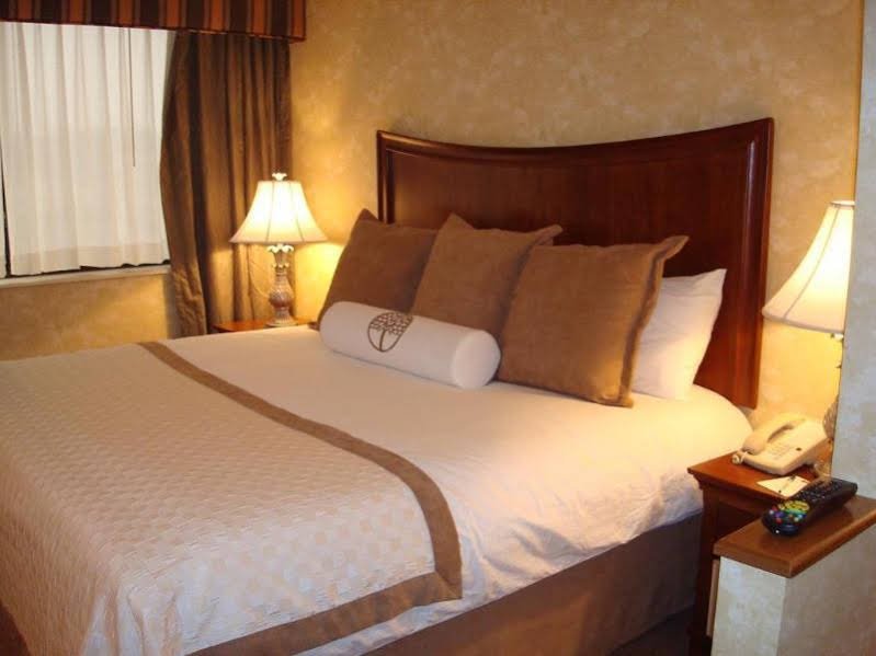 Фото Holiday Inn Champaign, an Ihg Hotel