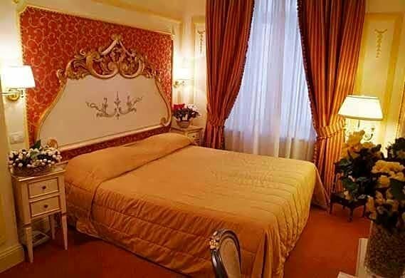 Гостиница Champagne Palace Hotel в Риме