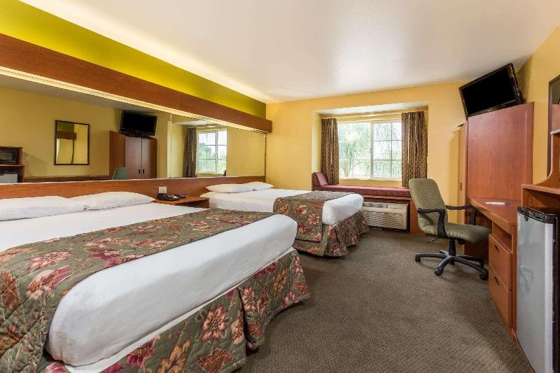 Фото Microtel Inn & Suites by Wyndham Tracy