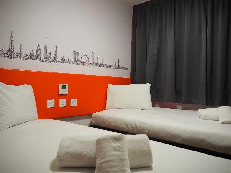 Фото EasyHotel London Croydon