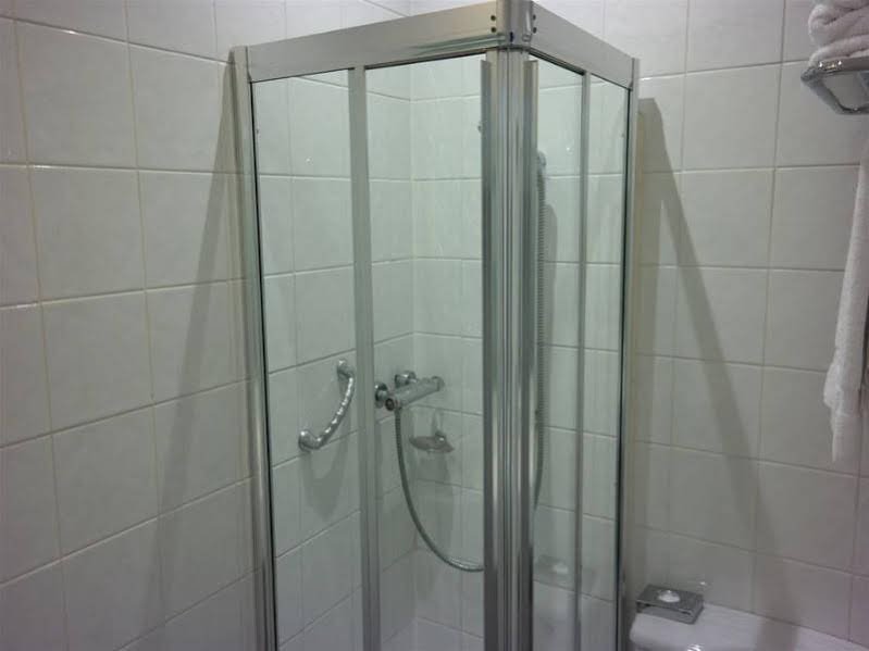 Фото Commodore Hotel