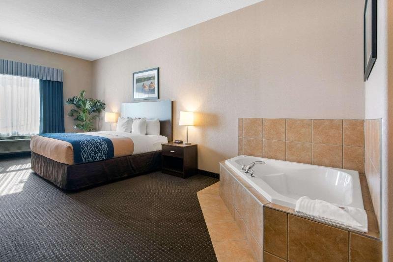 Фото Comfort Inn & Suites