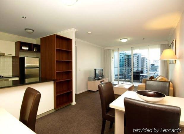 Фото Oaks Brisbane Lexicon Suites