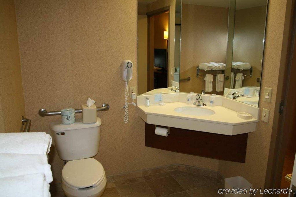 Фото Hampton Inn Madison East Towne Mall Area