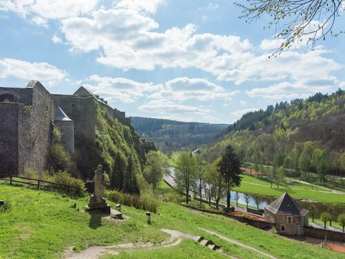 Гостиница An old Farmhouse in a Peaceful Ardennes Village on the Edge of the Forest