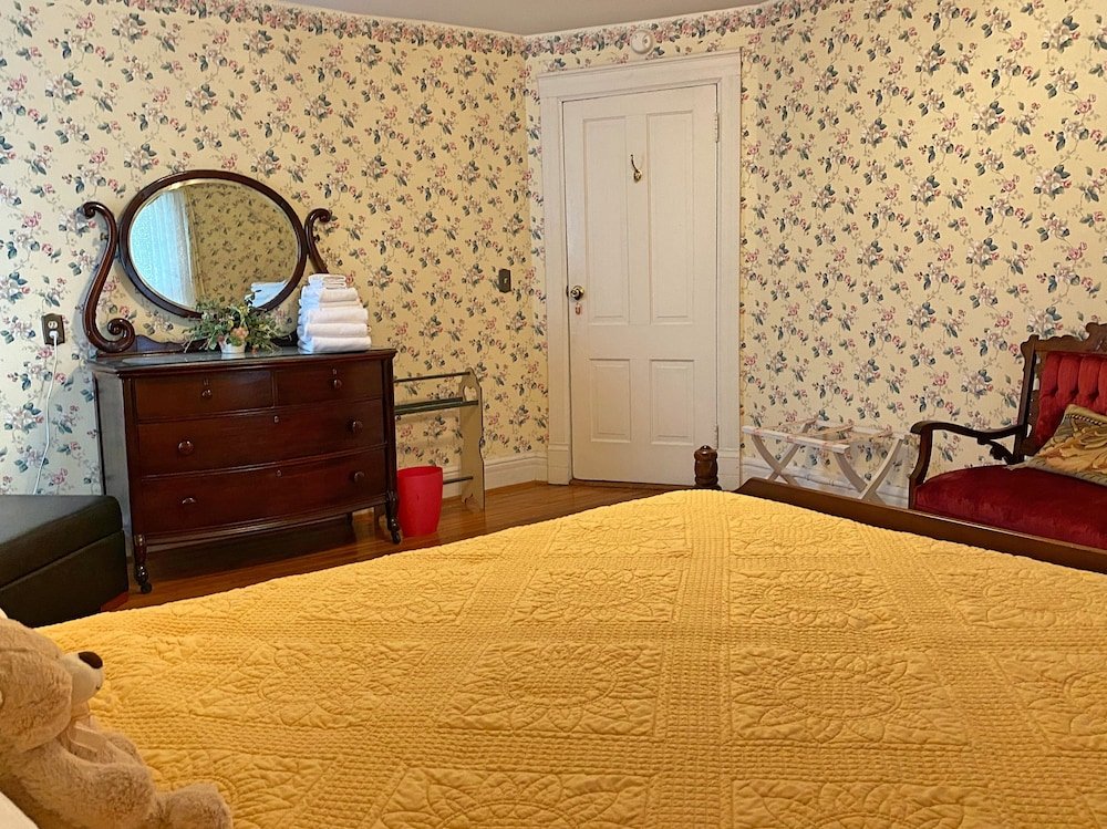 Фото The Dancing Bear Inn