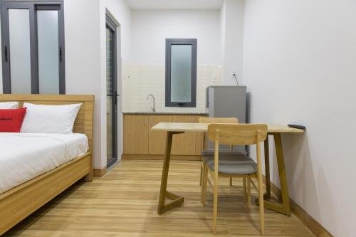 Фото RedDoorz Premium near E-Town