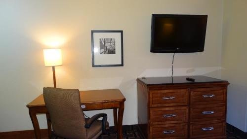 Фото Travelodge by Wyndham Savannah Midtown