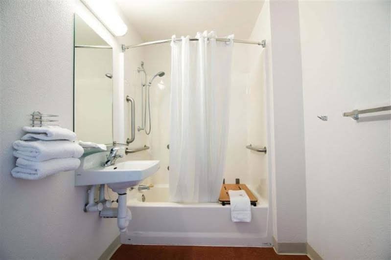 Фото Motel 6 Reno, Nv - Virginia Plumb