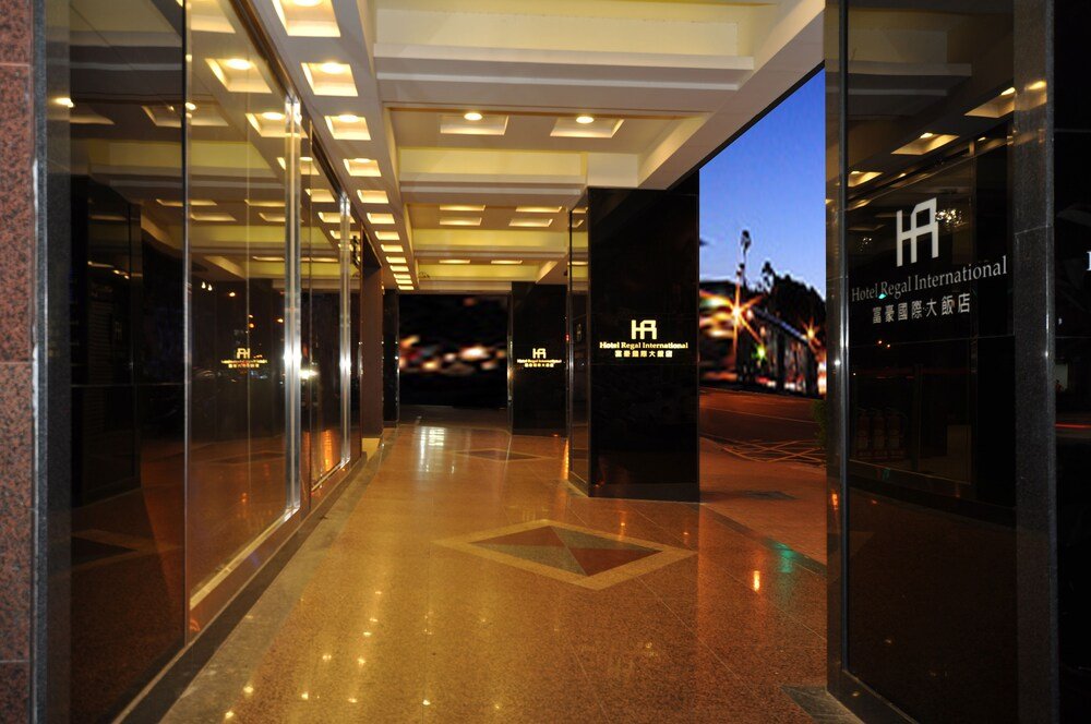 Фото Regal International Hotel