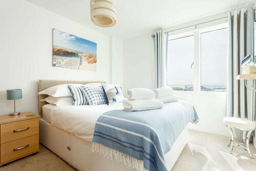 Жильё посуточно Aquamarina in Poole With 1 Bedrooms and 1 Bathrooms в Пуле