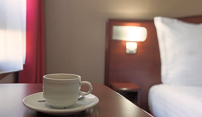 Фото Hotel The Originals Arras